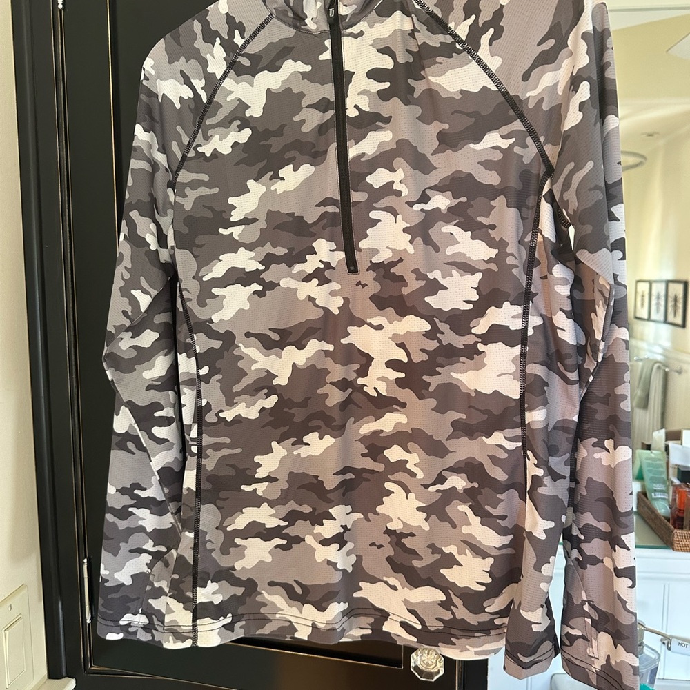 Women’s Camo Long Sleeve Quarter-Zip Performance Top - Gray-white golf/sun top